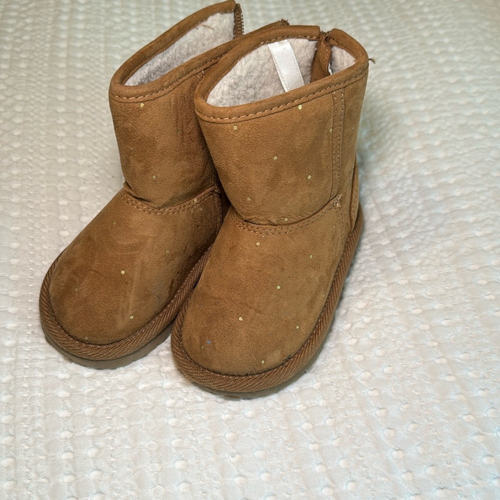 Toddler girls tan and gold polka dot shearling boot size 7